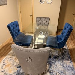 Dining Table with 4 Chairs – Barely Used