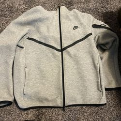 Nike Tech Size Large