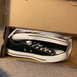 Converse Chuck Taylor Classics Mens Size 7 Womens Size 9