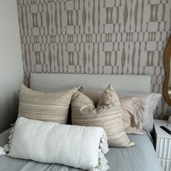 Room And Board Queen Bed