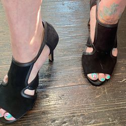 👠 Sassy black heels