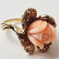 VTG 14K Yellow Gold Carved Coral Rose Flower Motif Band Ring Sz 6.5   8.8g
