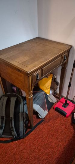 1960s Singer Sewing table and machine.