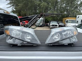 2023 Mercedes-Benz Metris Headlights - OEM Pair (Driver + Passenger)