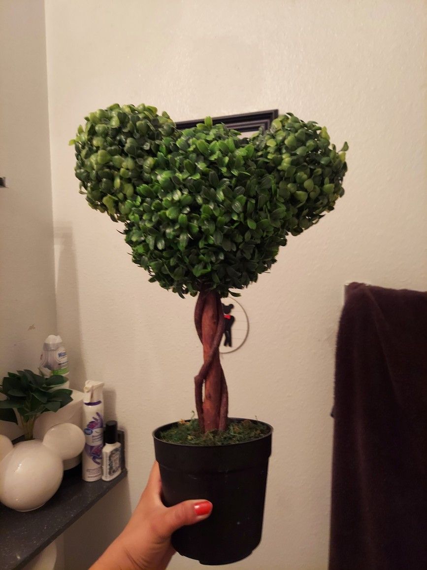 Mickey Topiary