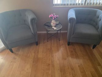 Set of 2 excellent condition arm chairs blue/Grey.