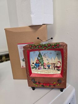 New 60th Anniversary Jim Shore Rudolph Traditions -Rudolph LED Diorama TV Scene Masterpiece Figurine