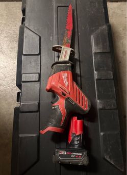 Milwaukee hacksaw and battery