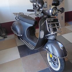 2014 Puma Scooter 150cc Modified To 180cc Gas Starts Right Up Runs Good Ready To Ride Or Do Uber Or It's Gas Saver Pink Slip In hands Clean Title 