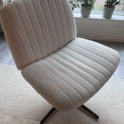 Plush Desk Chair — Like-New