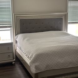 California King Size Bed, 2 Nights Stand, Mirror With Chest