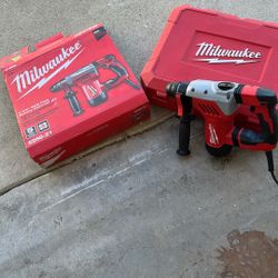 Milwaukee 1-1/8 in. Corded SDS-Plus Rotary Hammer The kit includes a side handle, depth rod and carrying case.