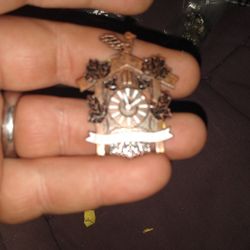 Vintage SCHWARZWALD Cuckoo Clock Pin