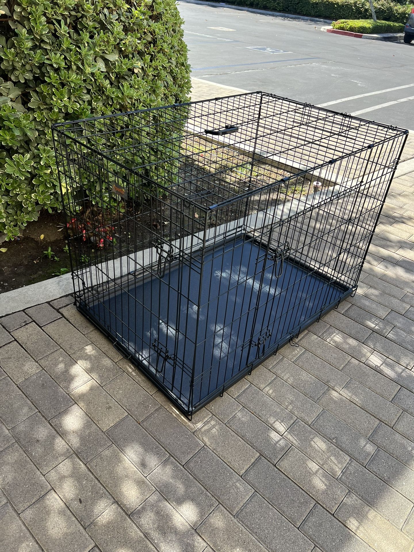 Dog  Crate 42x28x31inch H . Black