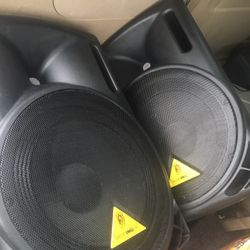BERINGER Power Speakers 12