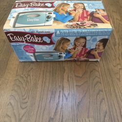 Easy-Bake Oven & Snack Center