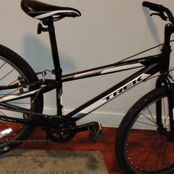 TREK MT200