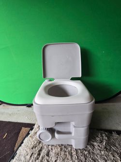 Portable toilet