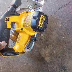 DeWalt 6.1/2 Circular Saw Tool Only 