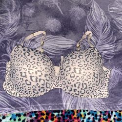 Victoria’s Secret bra 38D