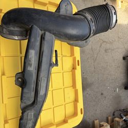 2007 Chevy Tahoe 5.3 air intake assembly