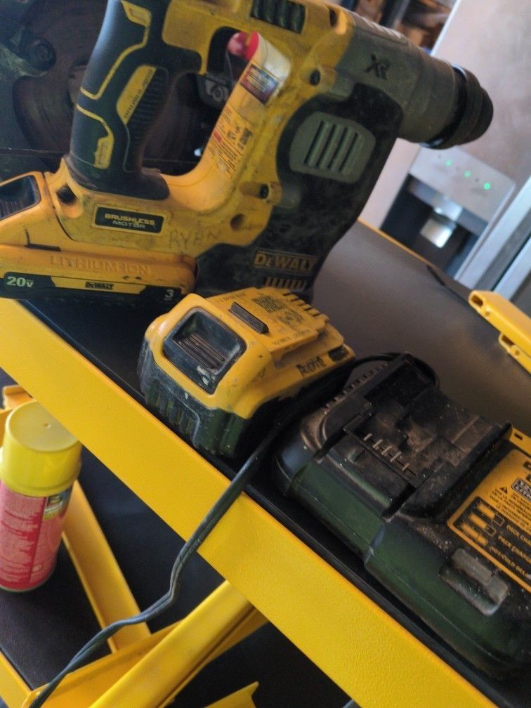 DeWalt Tools Skil Saw Hammer Drill Three Batteries Charger