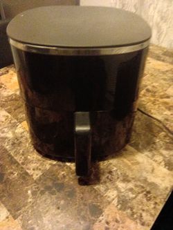 4.5 Qt. Black Compact Digital Air Fryer with Touch Control, Nonstick Square Basket for Kitchen, Veggies, Frozen Food