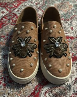 Woman shoes size 7 flats
