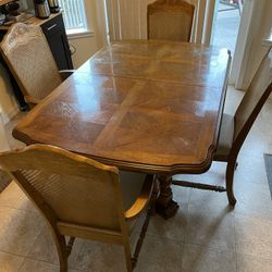Dining Room Table With Optional Hutch