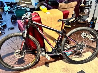 Specialized Mtb Hard Tail in used but good working condition$200 obo