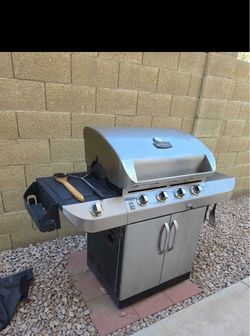 Char-Broil 5 burner gas grill with propane tank