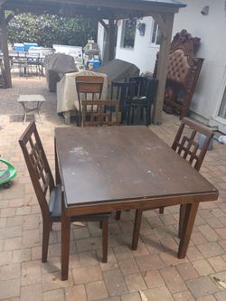 Table with 4 chairs