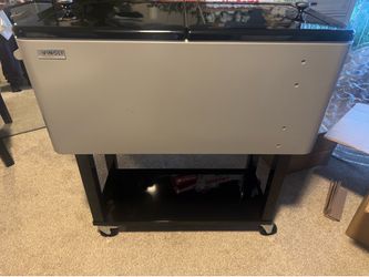 Coolers with wheels