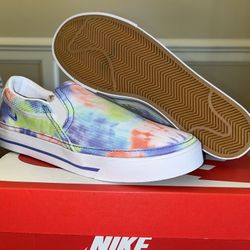 wmns sz 8.5 Nikes Brand New 