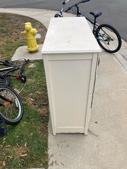 Free kids wardrobe Curb alert