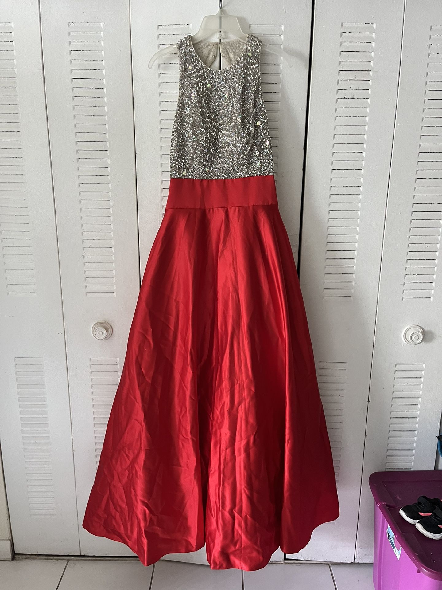 Elegant Prom / Quinceanera Dress - Small