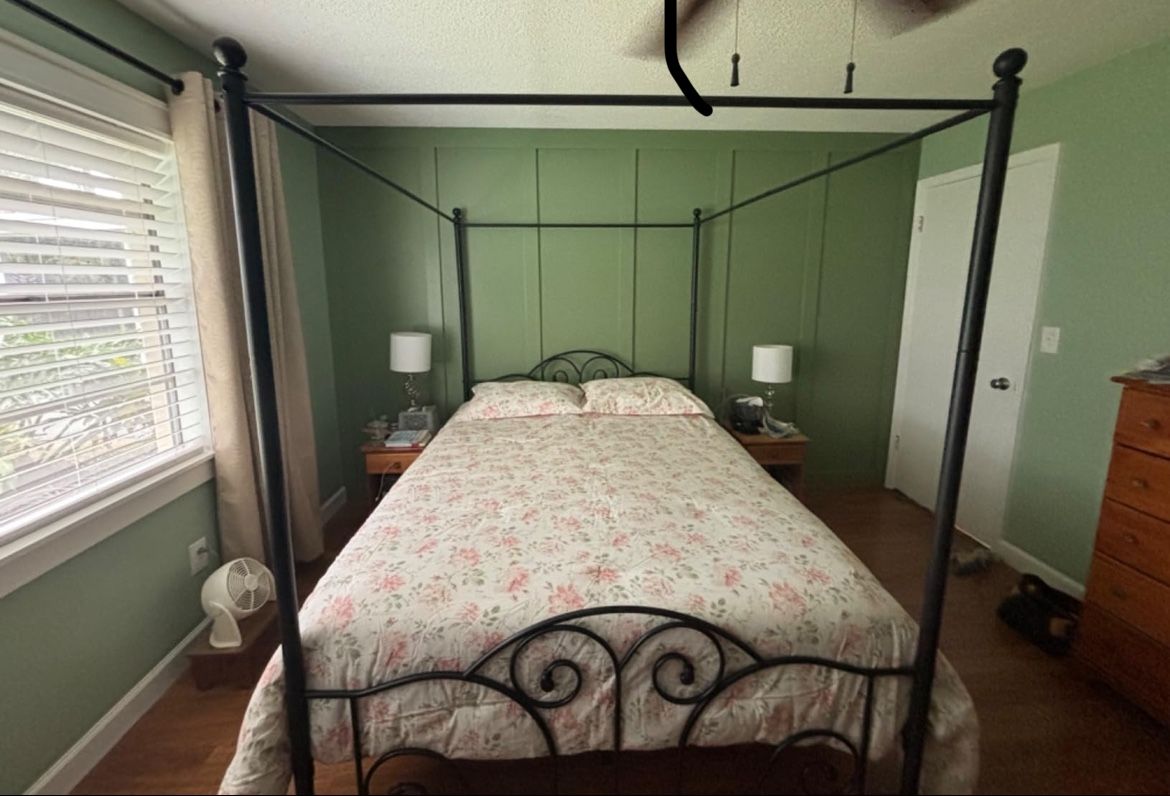 Queen Size Four-Poster Canopy Bed