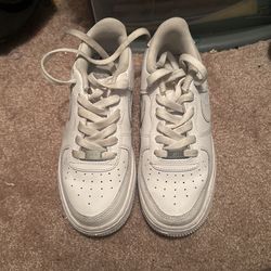 White Air Fource 1 Size 4