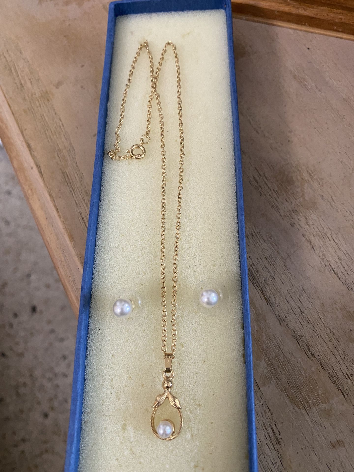 Juego Cadenita Y Aretes Laminados Perlas Joyería Antigua