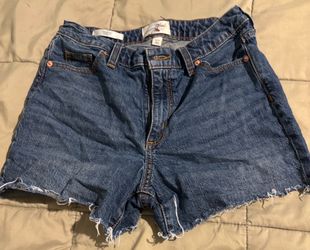 Universal Thread Women Blue Denim Shorts. Size 4. Great Condition