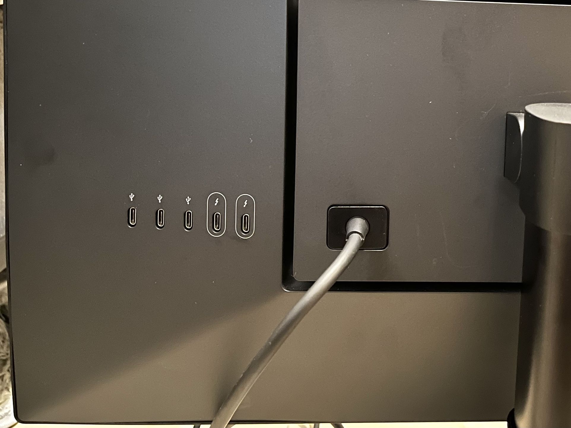 LG Ultra-fine 4K Thunderbolt Display 
