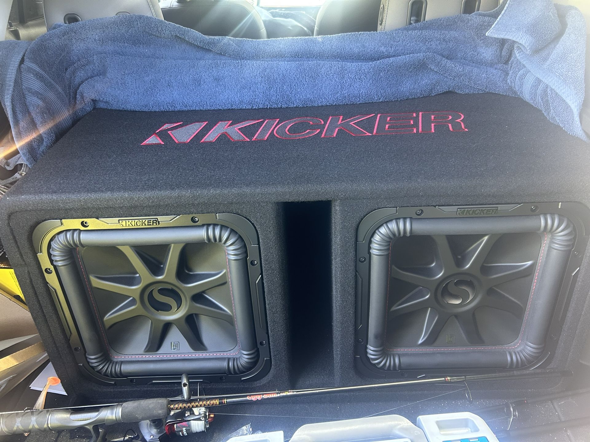 Dual 12 Inch L7R Kickers And 2400 Watt Kicker Amplifier
