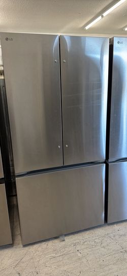 LG Counter-Depth 20.8-cu ft 3 -Door 33-in Wide with Ice Maker ( PrintProof Stainless Steel ) ENERGY