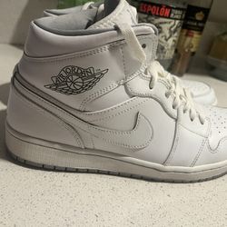 Air Jordan 1 mid White Wolf Grey