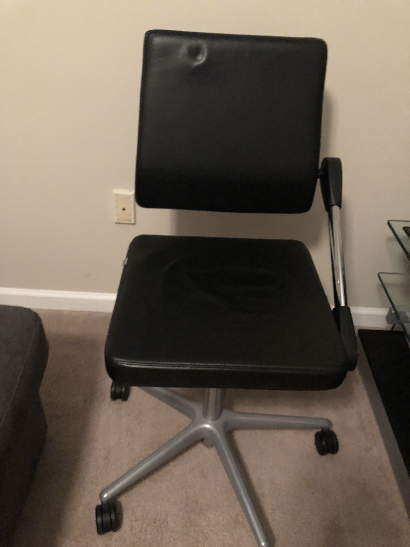 Standing/sitting desk chair