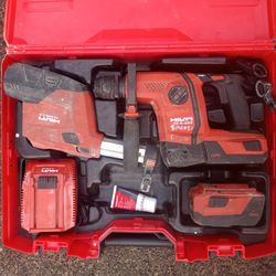 Hilti TE6 A-22 SDS 22foot Roto Rotary Chipping Hammer  4.0&8.0Bats Dust Extractor. For Pick Up Fremont Seattle. No Low Ball Offers Please. No Trades 