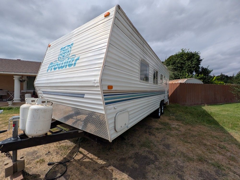 2003 PROWLER 25 FT TRAVEL TRAILER