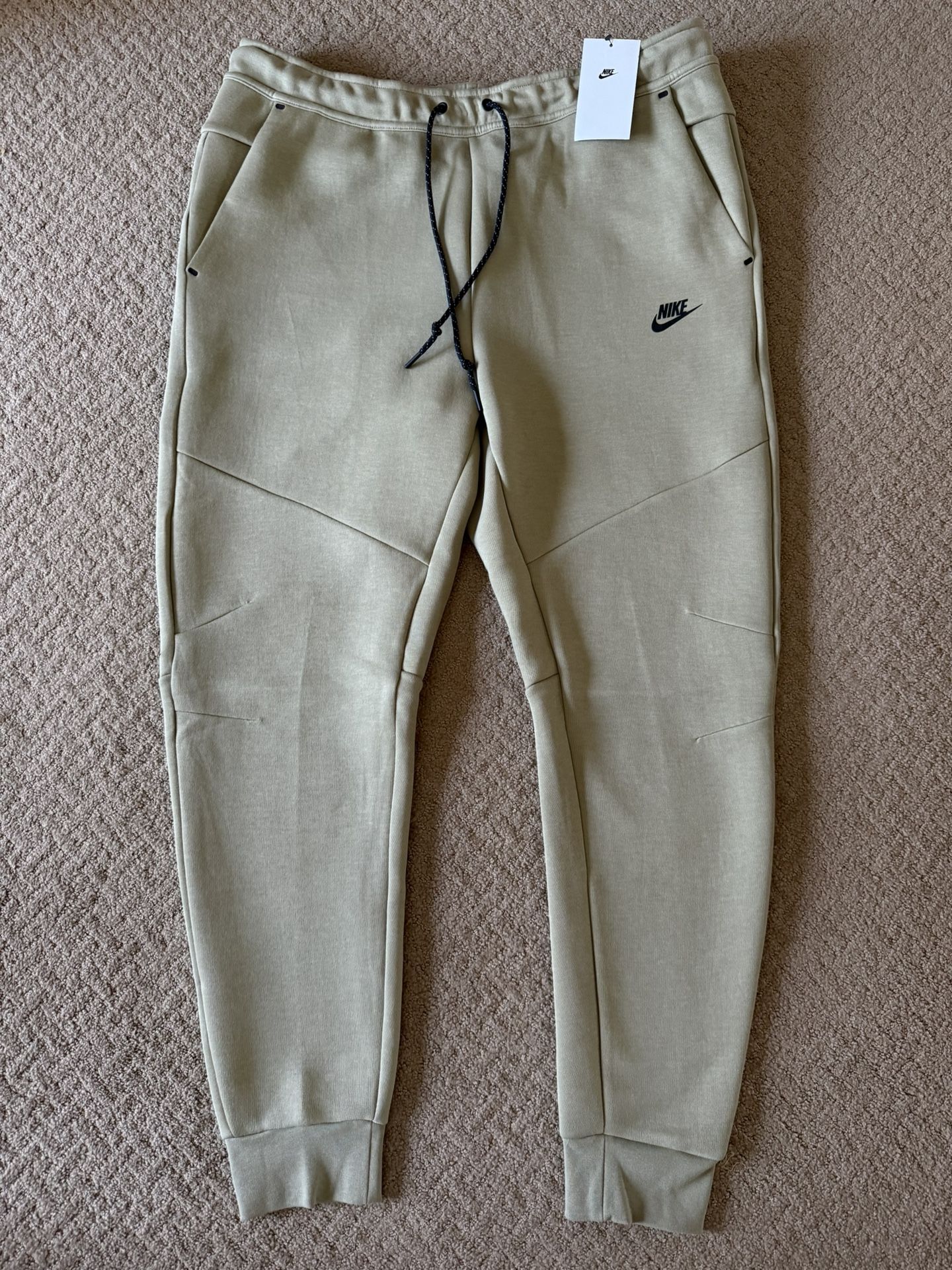 NEW Nike Sportswear Tech Fleece Men’s Joggers Neutral Olive Size XL