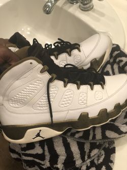 Jordan 9 size 10 50$