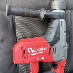 Milwaukee fuel 18v 1-9/16 rotary hammer with 2 9.0 batteries & 3 attachments